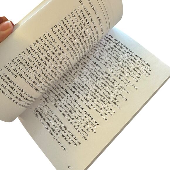 Moms on Call | Basic Baby Care 0-6 Months | Parenting Book - Picture 2 of 6